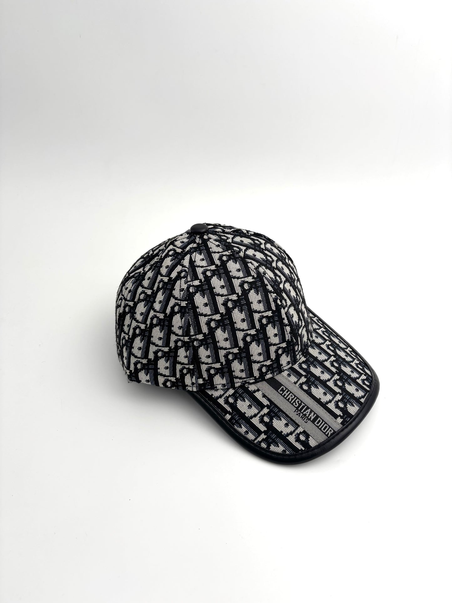 CHRISTIA_N DIO_R CAP