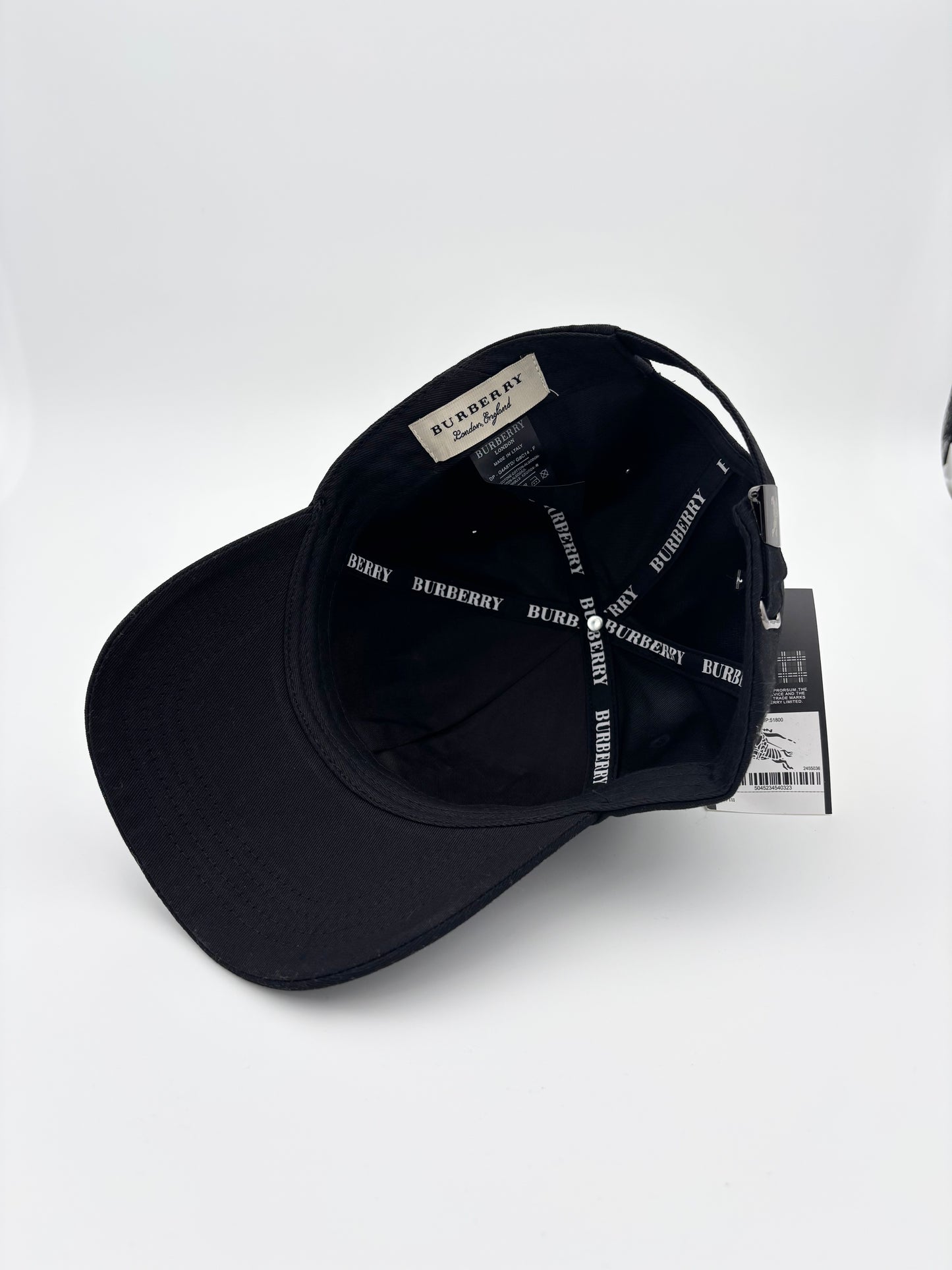 BURBERR_Y ALL BLACK CAP